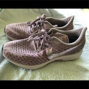 Nike Running Shoe 10 Ex  condition. Like new!!!